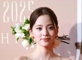 欧阳娜娜亮相2025中国时尚产业盛典红毯活动-萨沙资源分享网